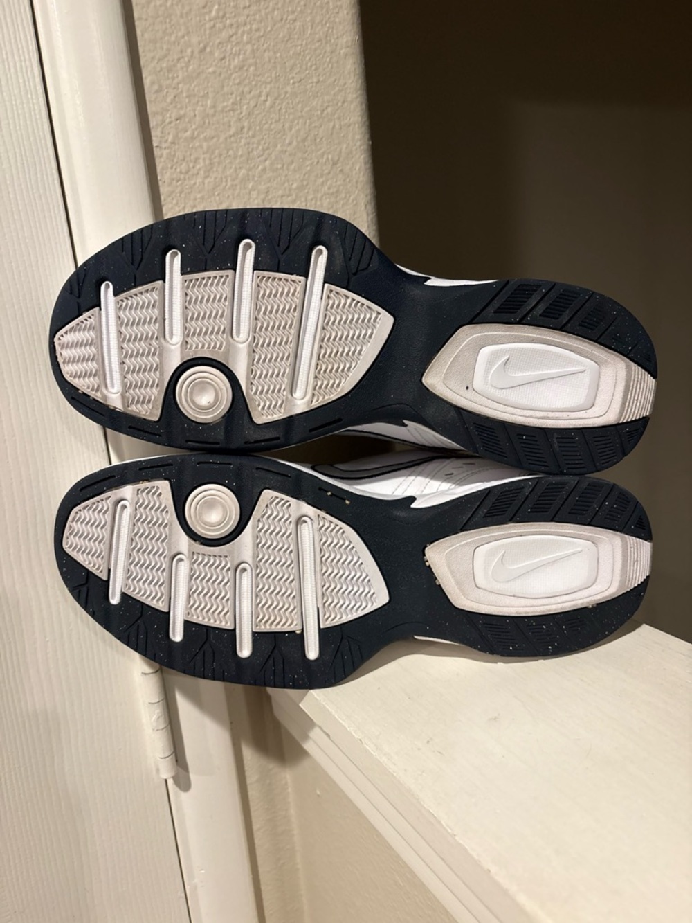 Nike Men's Air Monarch IV White and Dark Blue Athletic Sneakers Size 11.5 - Picture 8 of 9